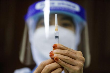 حوادث سرنگهای خالی در انجام واکسیناسیونهای ، به دلیل خطای انسانی است و به بازار سیاه ارتباطی ندارد