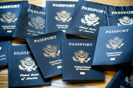 آمریکا نخستین گذرنامه با گزینه «ایکس» برای جنسیت را صادر کرد