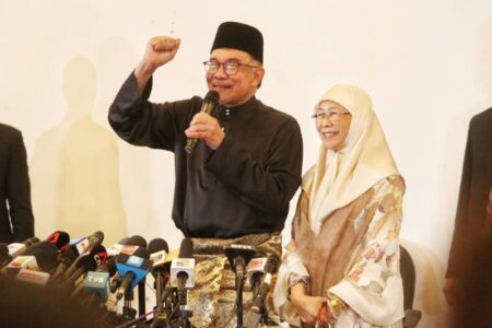 نخست وزیر مالزی ،انور ابراهیم روز دوشنبه را تعطیل رسمی اعلام کرد