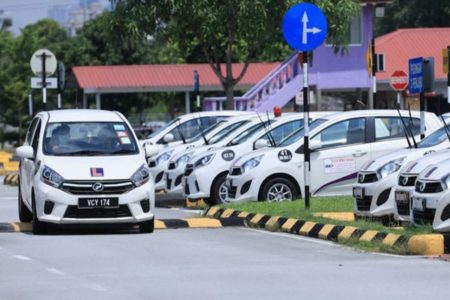 مالزی  دومین کشور گران قیمت دنیا ، برای دریافت گواهینامه رانندگی میباشد.