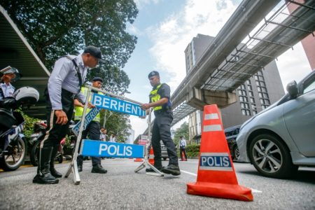 چرا و چگونه “ایست و بارزسی  Roadblock “در مالزی  انجام می شود؟ هر آنچه باید در مورد پست های بازرسی پلیس بدانید.